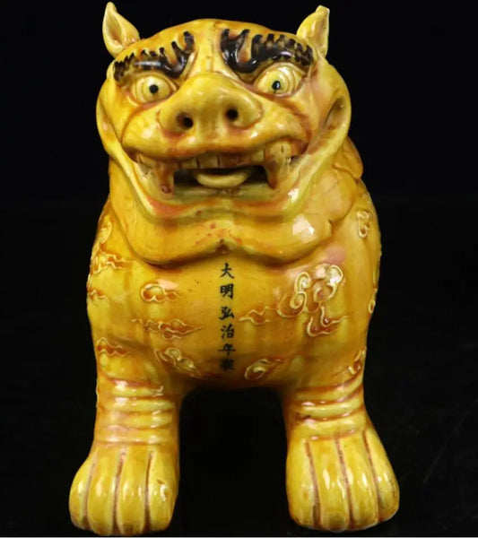 China Yellow glaze ceramic lion crafts statue