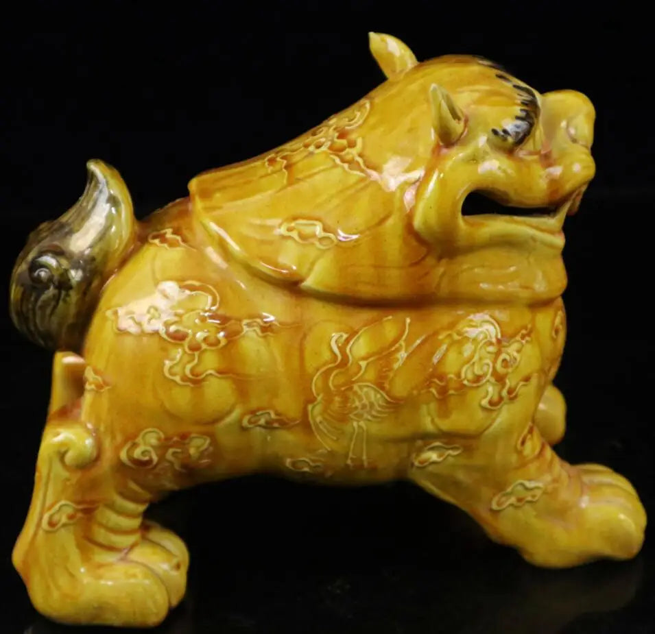 China Yellow glaze ceramic lion crafts statue
