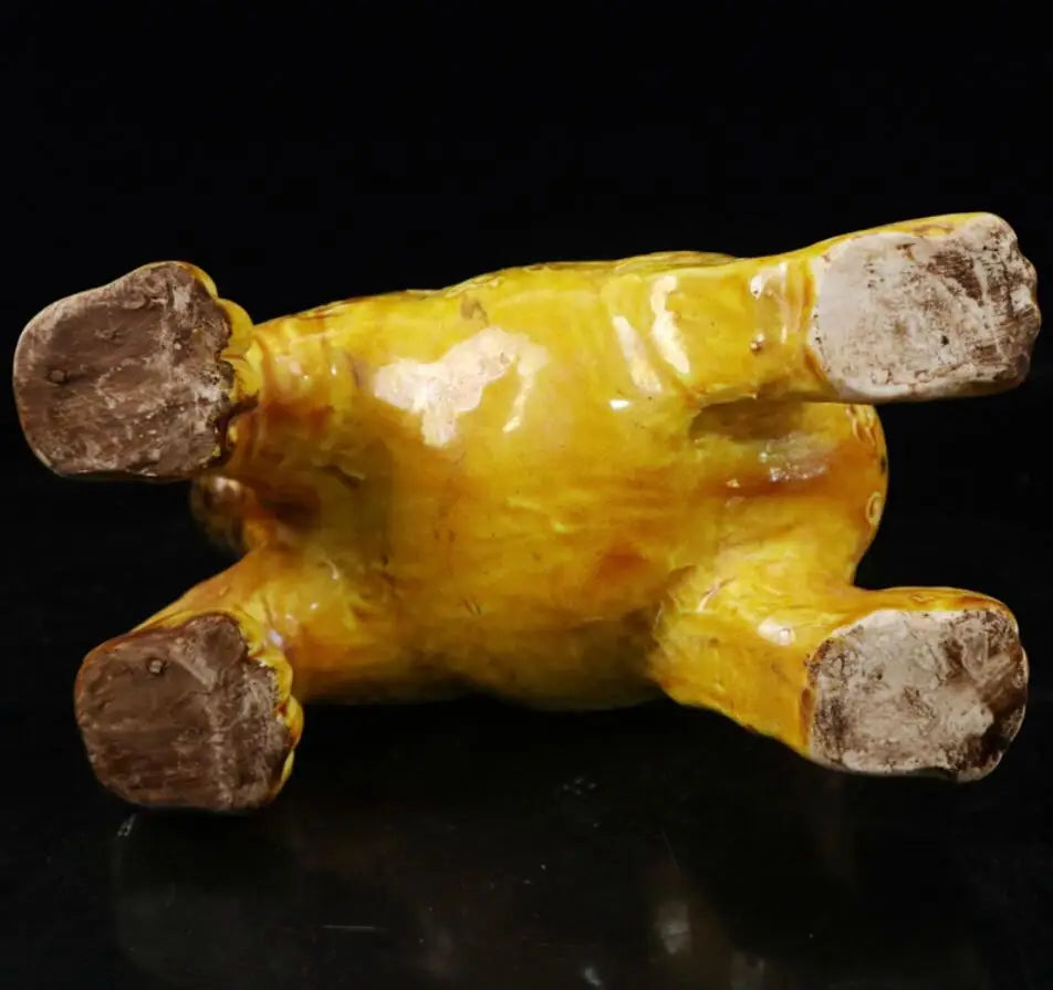 China Yellow glaze ceramic lion crafts statue