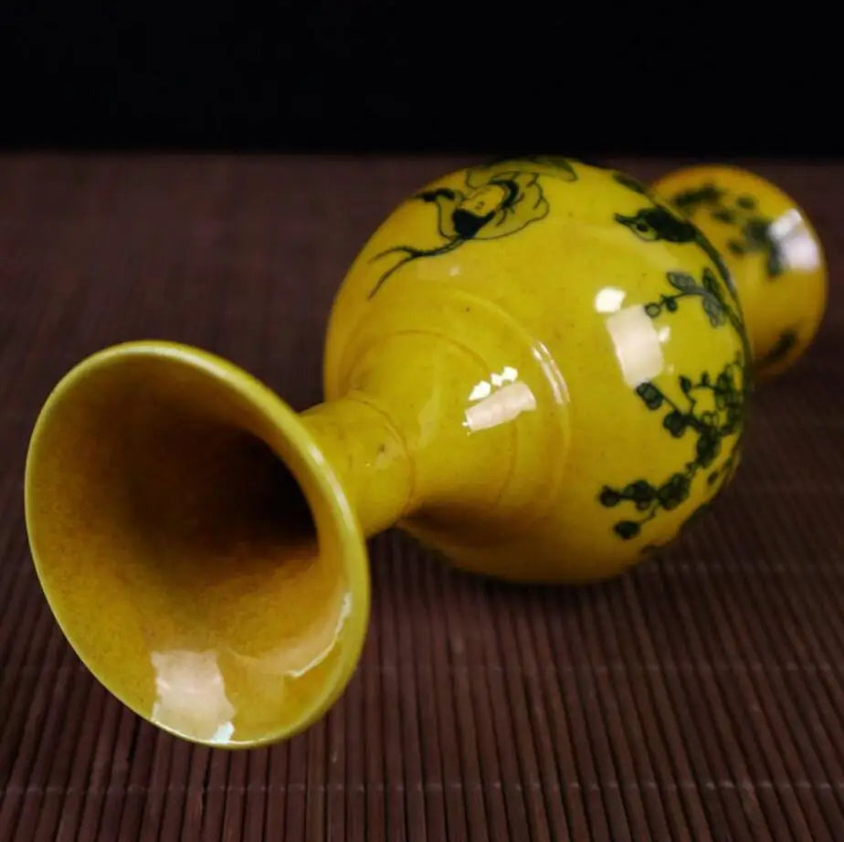 China Yellow glaze ceramic vase crafts statue