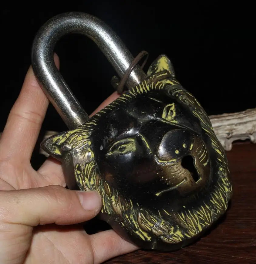 China archaize Brass lion head lock crafts statue