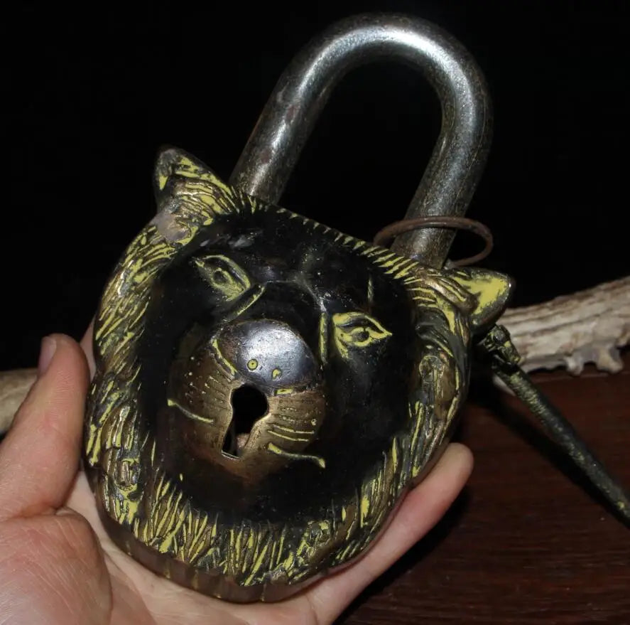China archaize Brass lion head lock crafts statue