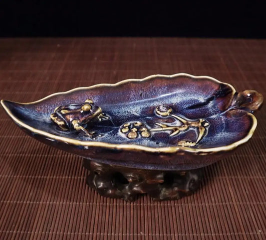 China blue glaze ceramic frog tree leaf Pen wash crafts statue