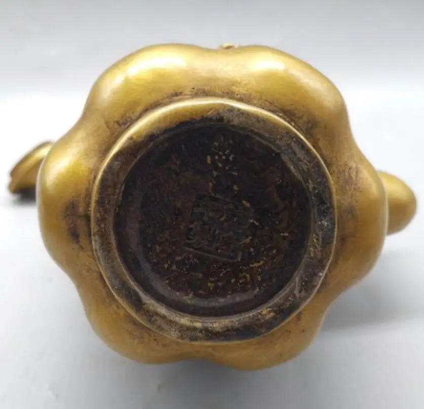 China brass Loofah shape teapot crafts statue