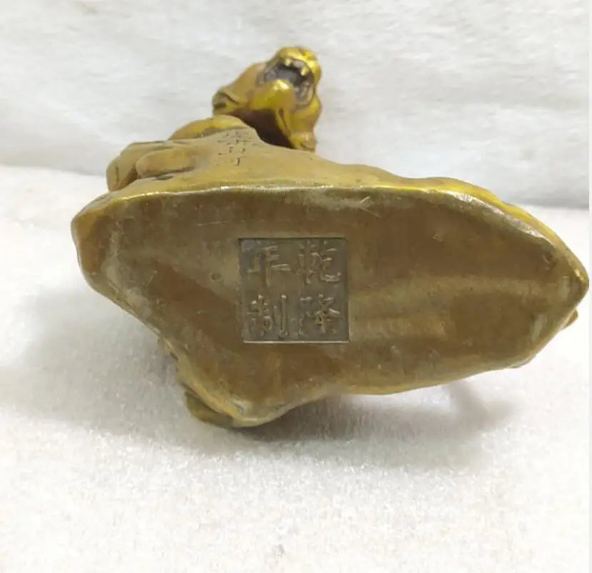 China brass Uphill tiger crafts statue