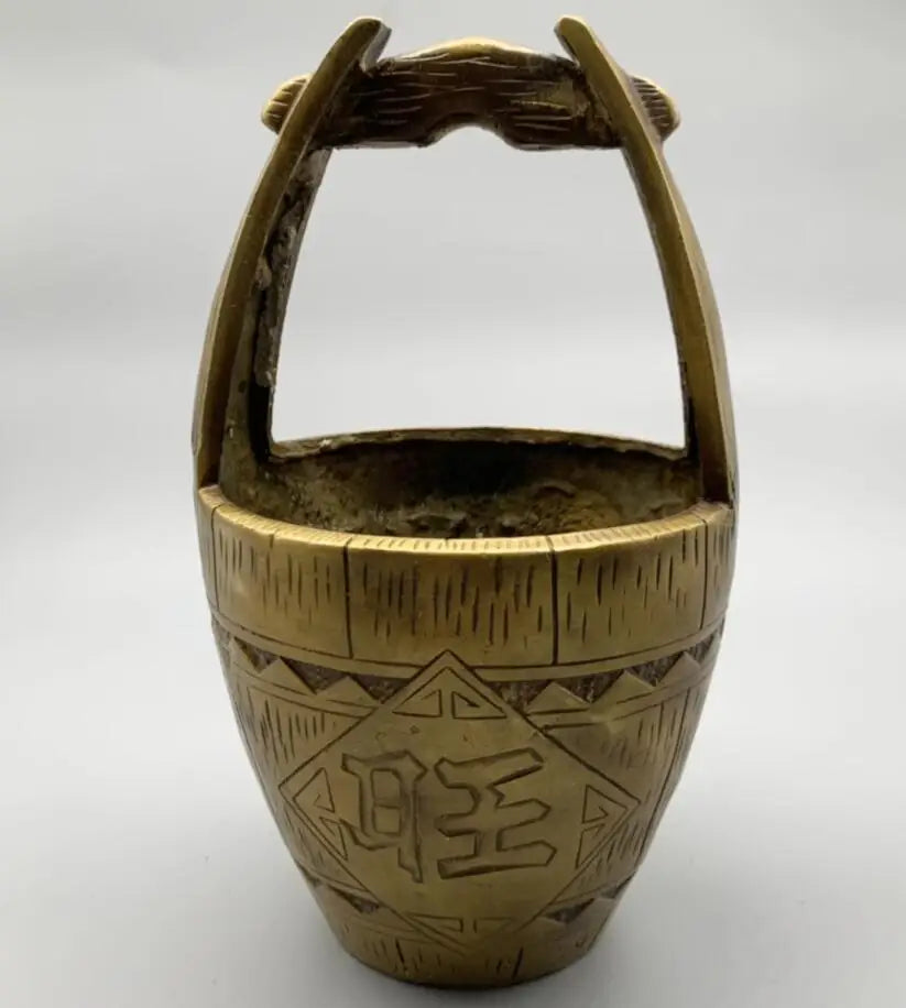 China brass archaize bucket wealth crafts statue