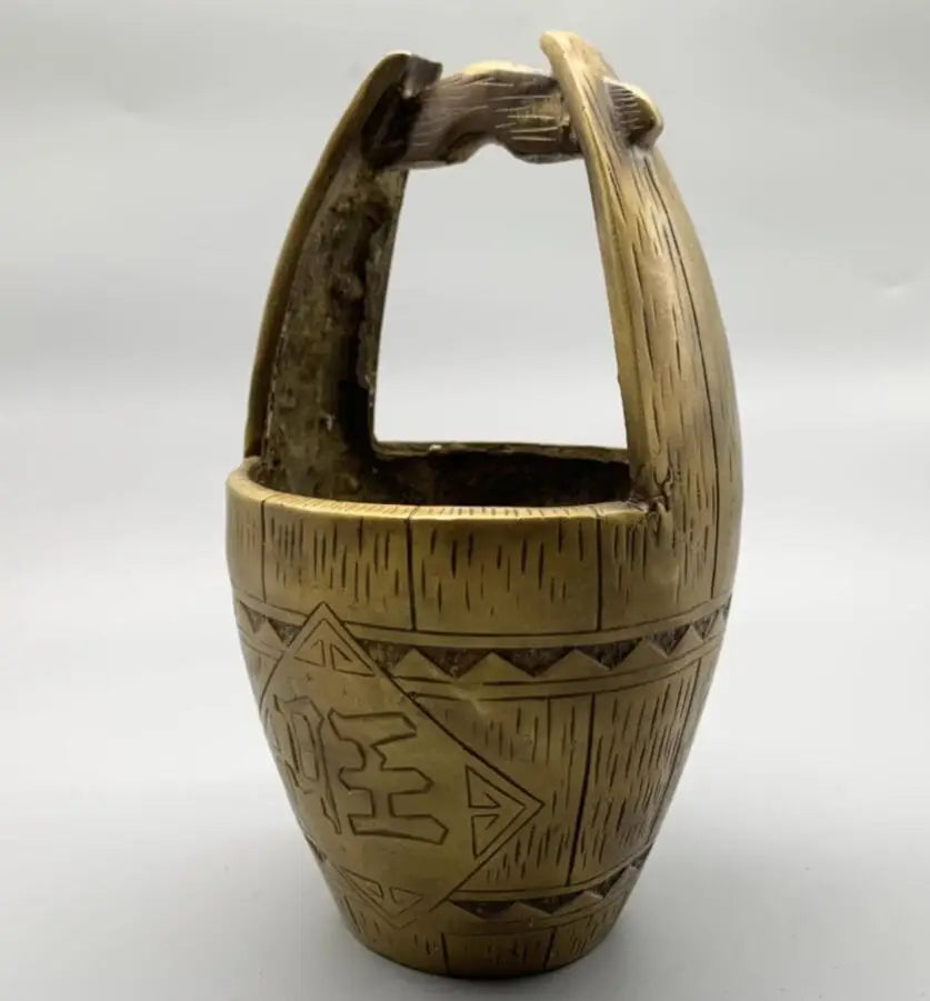 China brass archaize bucket wealth crafts statue