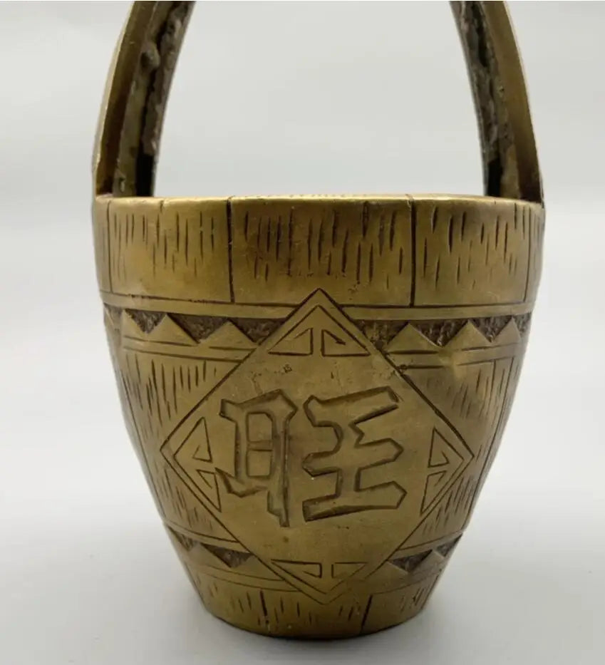 China brass archaize bucket wealth crafts statue