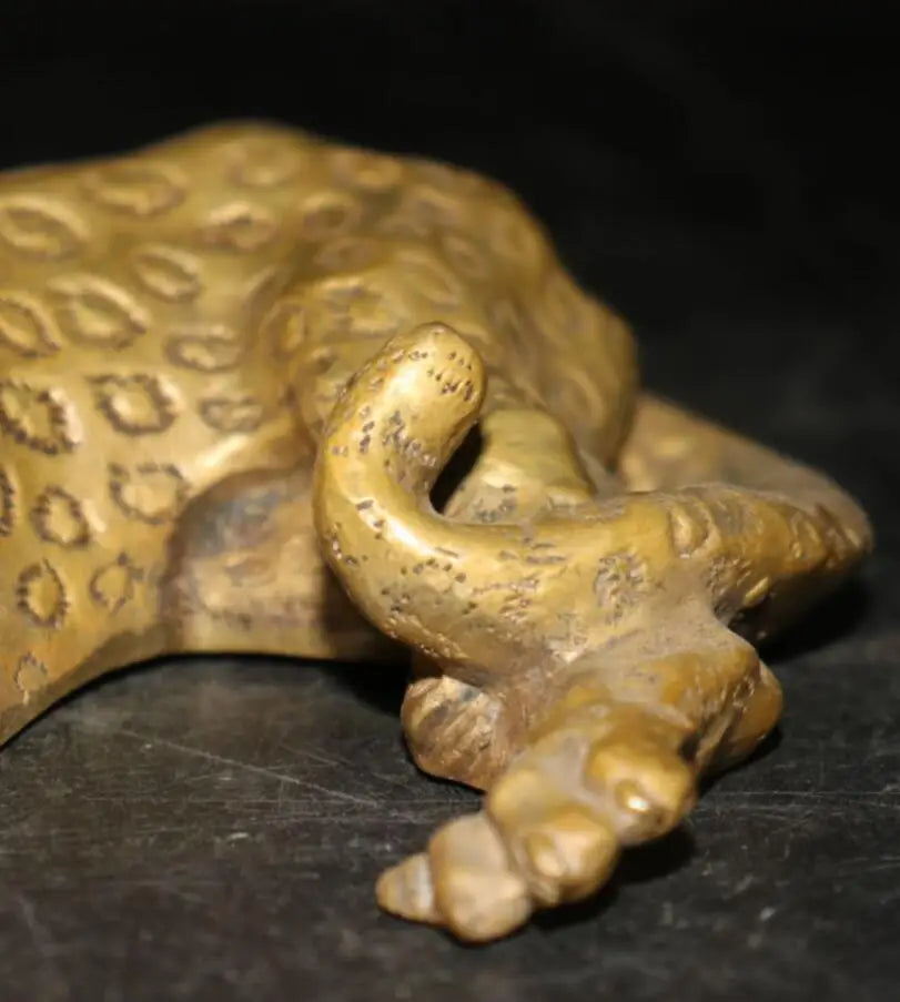 China brass gold money leopard crafts statue