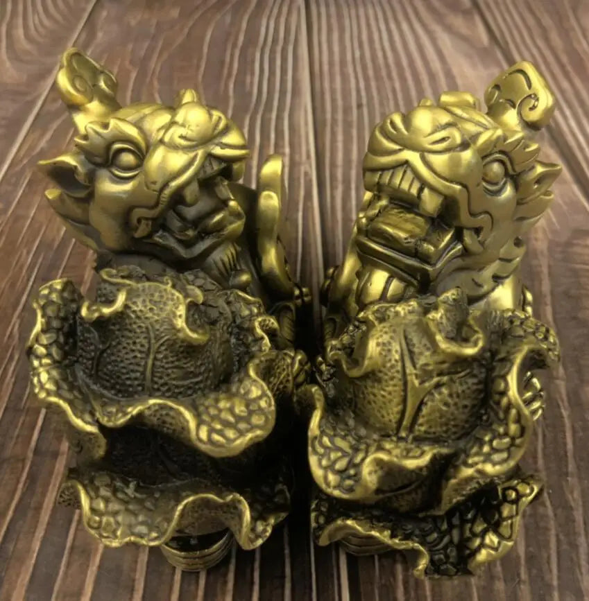 China brass mythical wild animal Hold cabbage crafts statue A pair