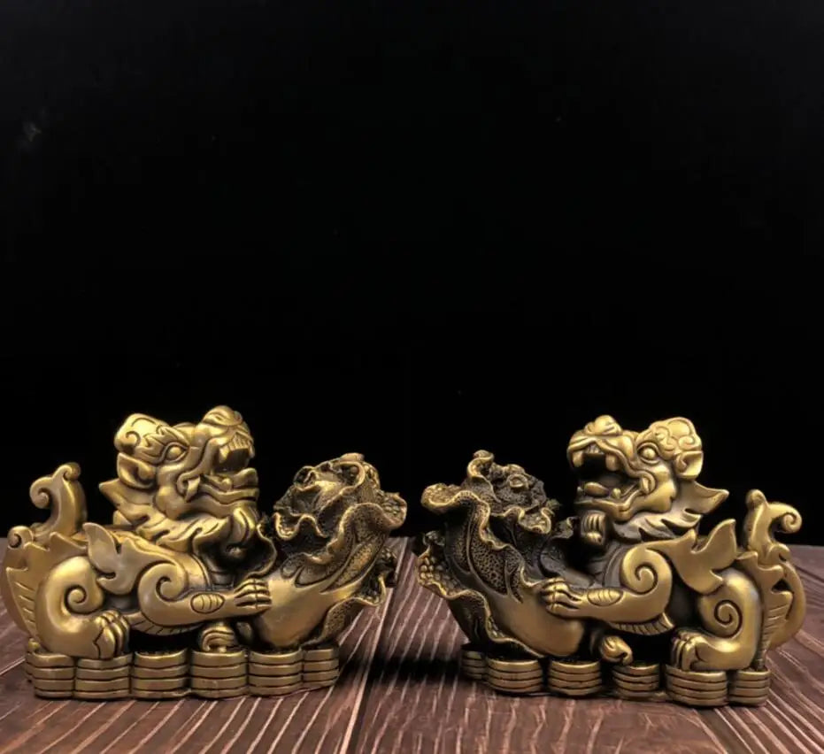China brass mythical wild animal Hold cabbage crafts statue A pair