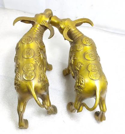 China brass recruit wealth cow crafts statue A pair