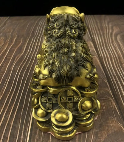 China brass recruit wealth lion crafts statue