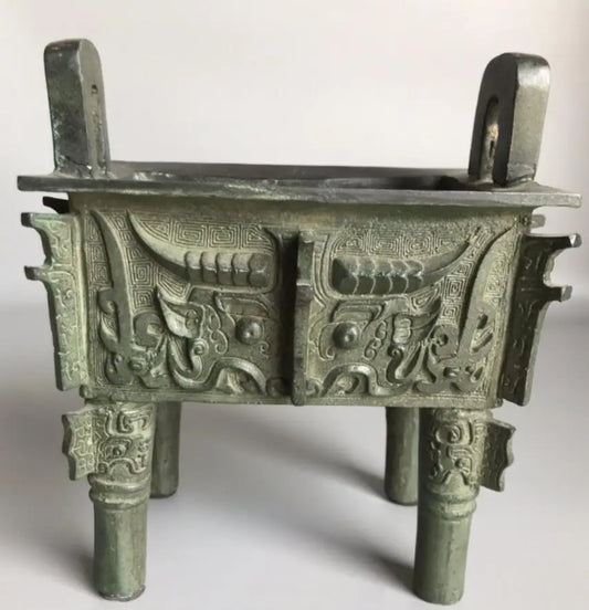 China bronze archaize Relief beast tripod crafts statue