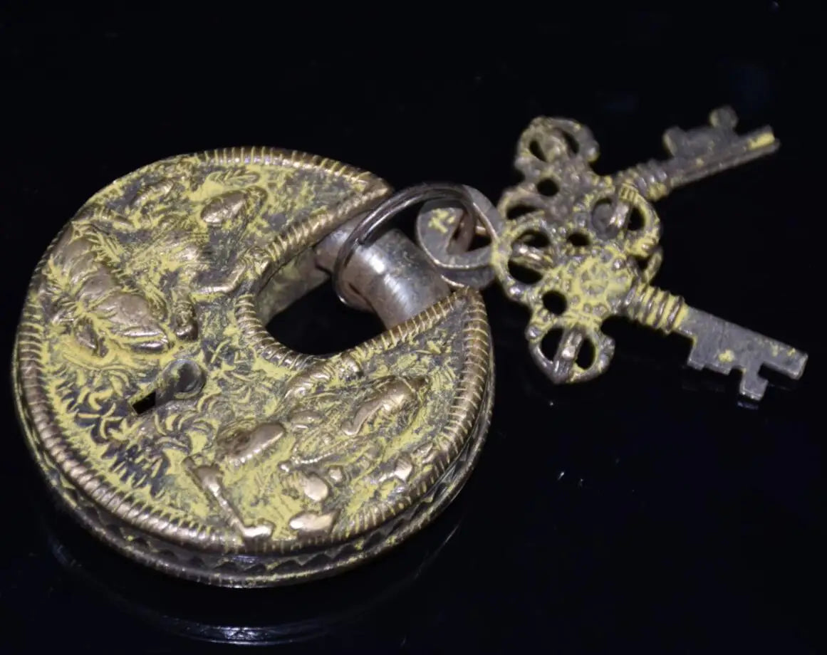 China bronze archaize lock crafts statue