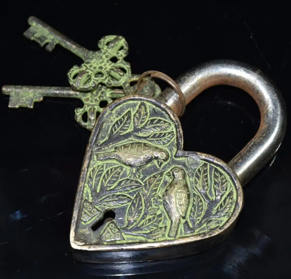 China bronze archaize lock crafts statue