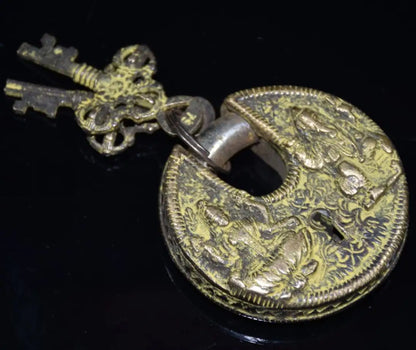 China bronze archaize lock crafts statue