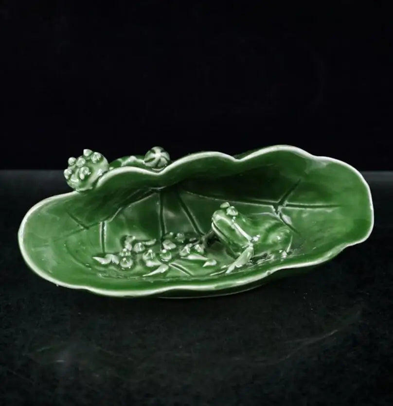 China ceramic frog Lotus leaf crafts statue