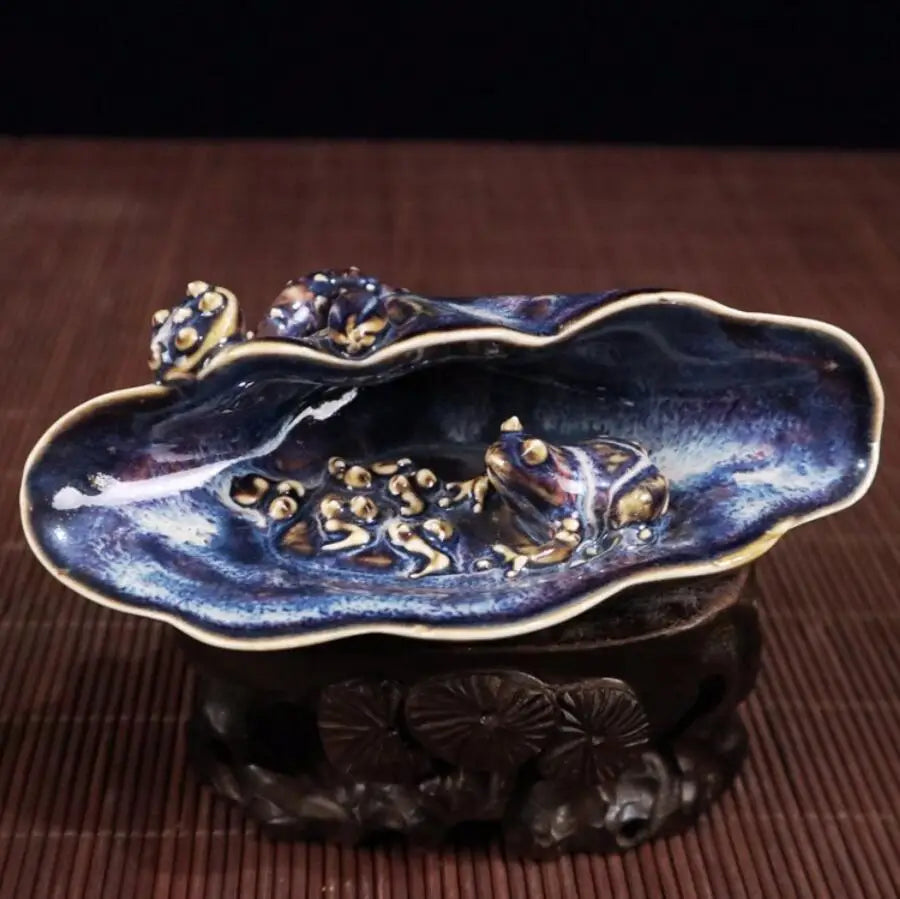 China ceramic frog Lotus leaf crafts statue