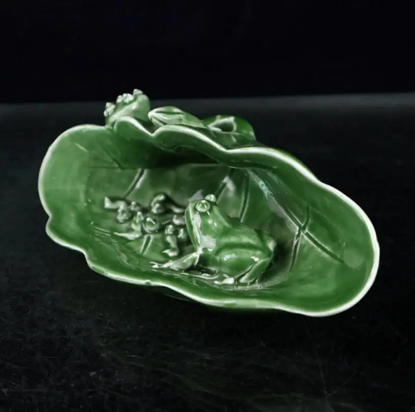 China ceramic frog Lotus leaf crafts statue
