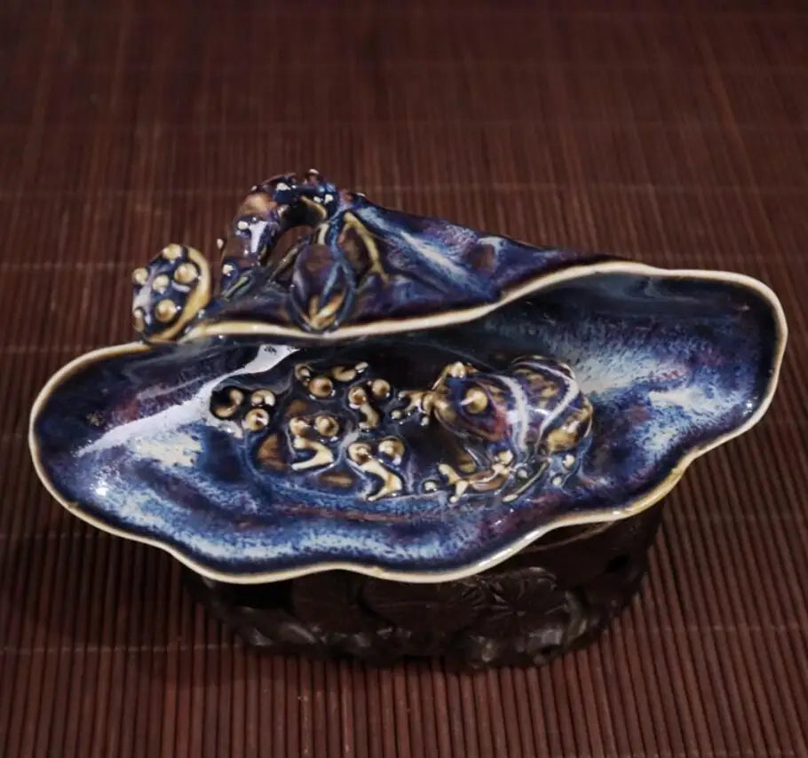 China ceramic frog Lotus leaf crafts statue