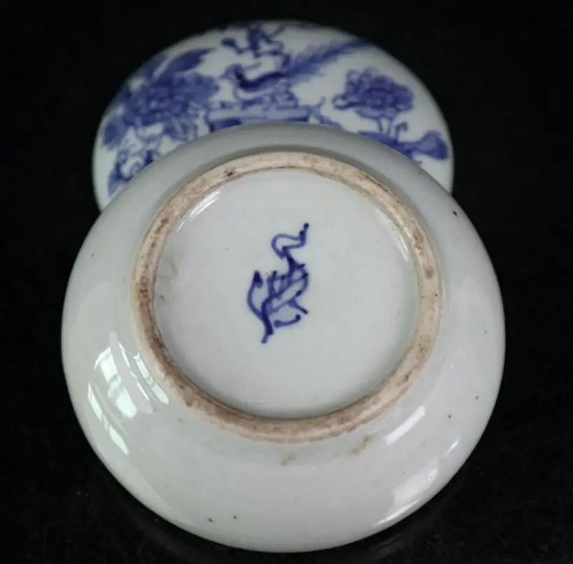 China seiko Blue and white ceramic Seal box crafts statue