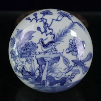 China seiko Blue and white ceramic Seal box crafts statue