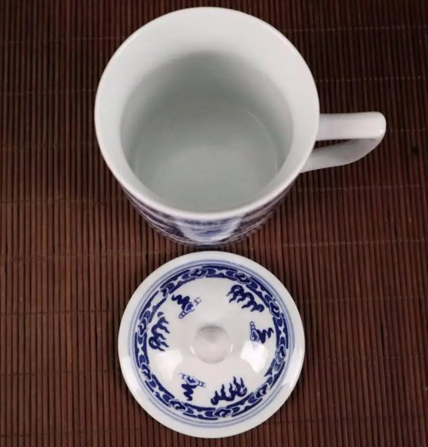 China seiko Blue and white ceramic double dragon water cup crafts statue
