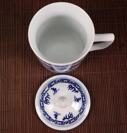 China seiko Blue and white ceramic double dragon water cup crafts statue