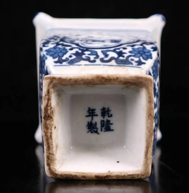 China seiko Blue and white ceramic square tank crafts statue