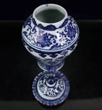 China seiko Blue and white ceramic tank crafts statue