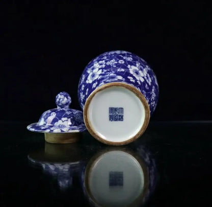 China seiko Blue and white ceramic tank crafts statue