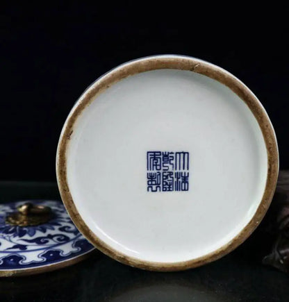 China seiko Blue and white ceramic tea leaf tank crafts statue