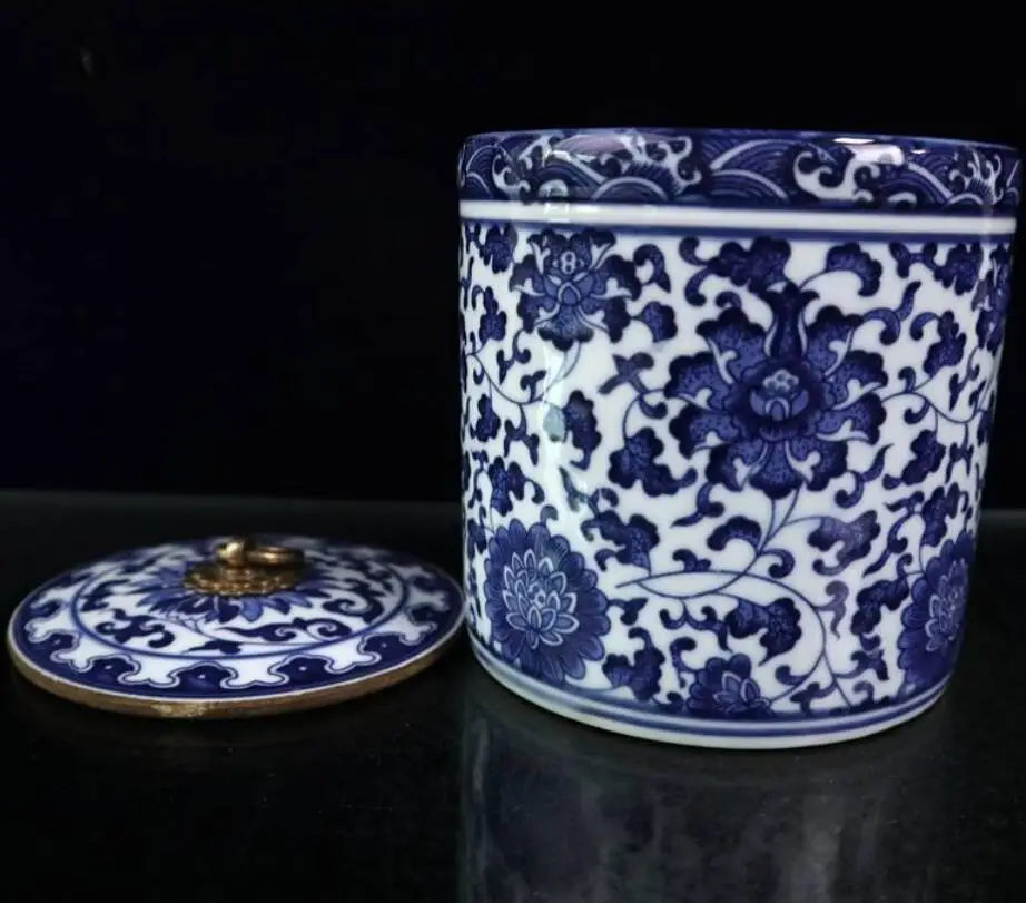 China seiko Blue and white ceramic tea leaf tank crafts statue
