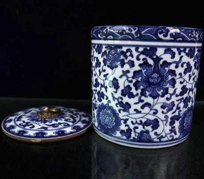 China seiko Blue and white ceramic tea leaf tank crafts statue