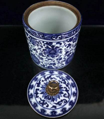 China seiko Blue and white ceramic tea leaf tank crafts statue