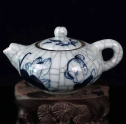 China seiko Blue and white ceramic teapot crafts statue