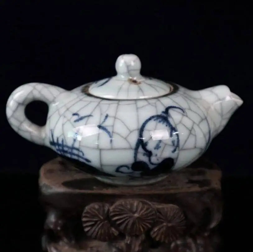 China seiko Blue and white ceramic teapot crafts statue