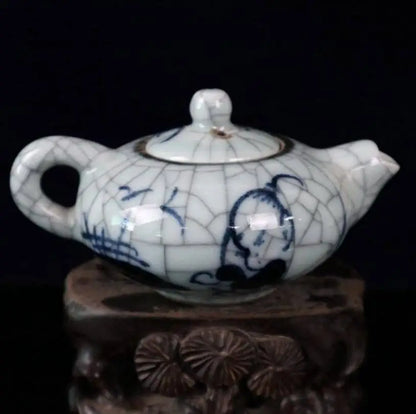 China seiko Blue and white ceramic teapot crafts statue
