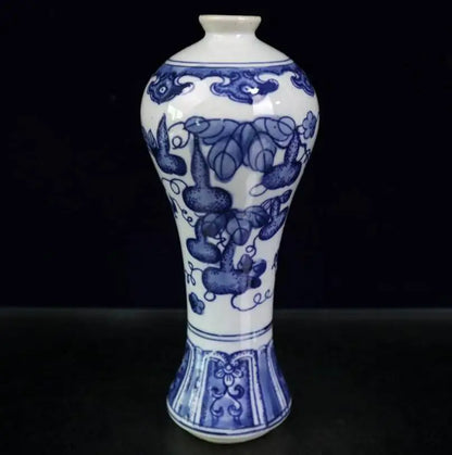 China seiko Blue and white ceramic vase crafts statue