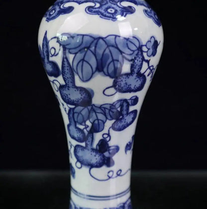 China seiko Blue and white ceramic vase crafts statue
