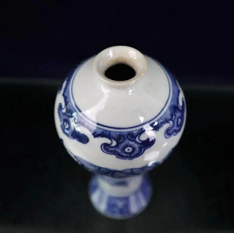 China seiko Blue and white ceramic vase crafts statue