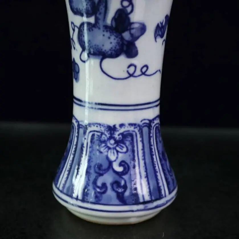 China seiko Blue and white ceramic vase crafts statue