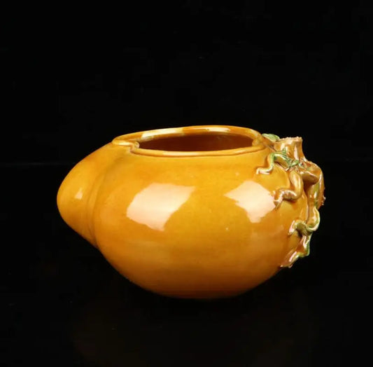 China seiko Yellow glaze ceramic peach Pen wash crafts statue