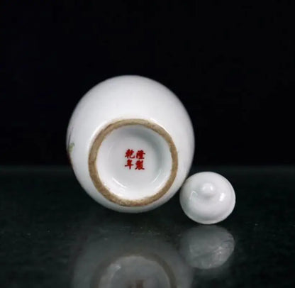 China seiko ceramic Snuff bottle small crafts statue