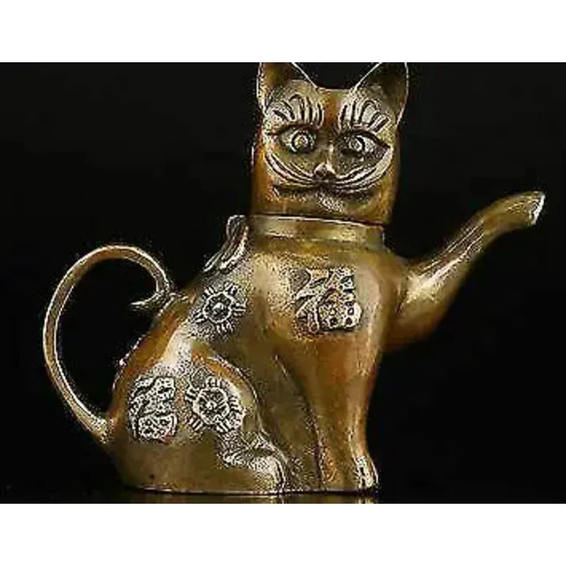 Chinese Collectible Handwork Old Copper carving cat Luy Tea pot Decorate