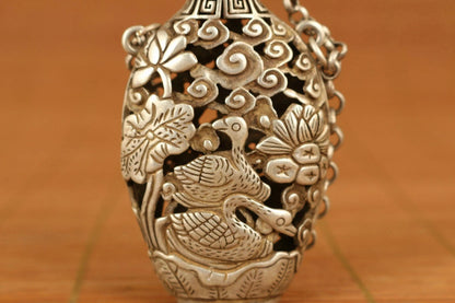 Chinese Old tibetan silver Hand Carved Gold fish Statue Snuff Bottle noble gift