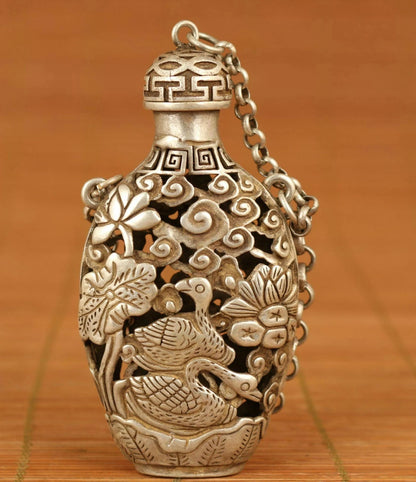 Chinese Old tibetan silver Hand Carved Gold fish Statue Snuff Bottle noble gift