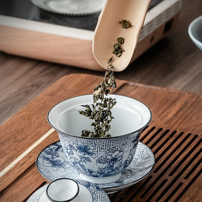 Chinese Style Blue and White Porcelain Tea Set Household Ceramic Gaiwan White Porcelain Cover Bowl Tea Cup Handmade Tea Maker