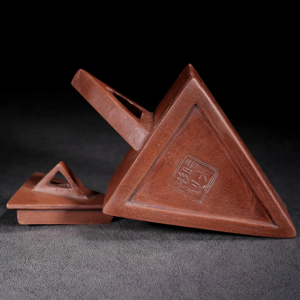 Chinese Yixing Zisha Clay Teapot Red Mud Triangle Kettle Pot Shi Dabin 200ml